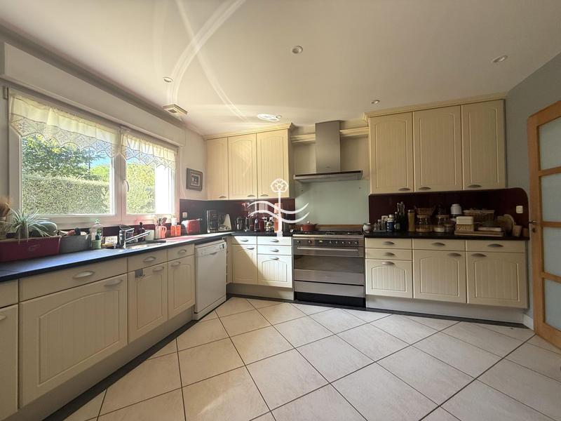 Maison - 215 m² - 6 pièces