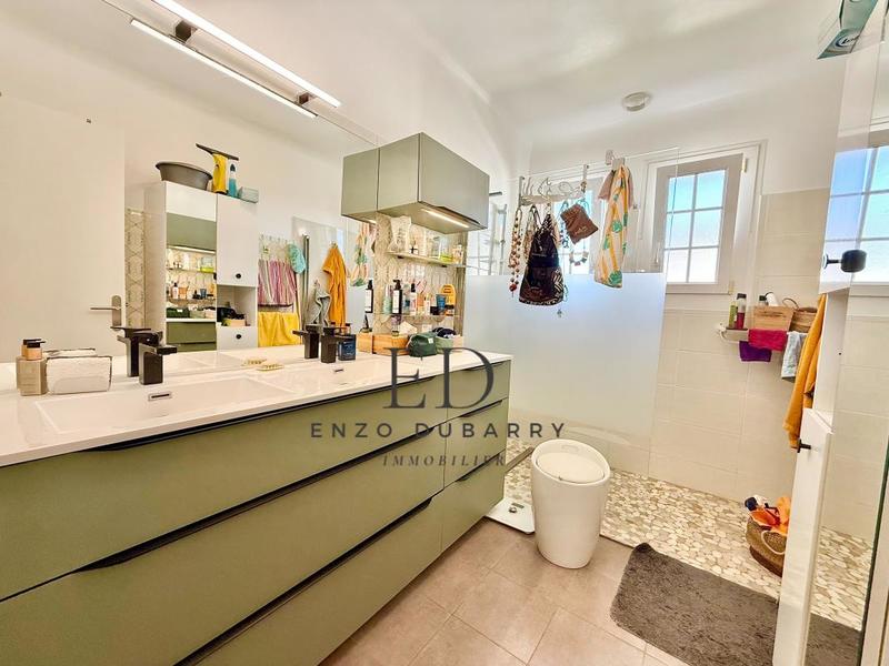 Maison - 206 m² - 7 pièces