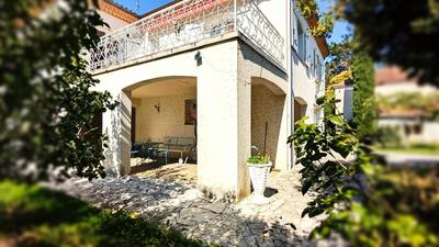 Maison traditionnelle - 175 m² - 8 pièces