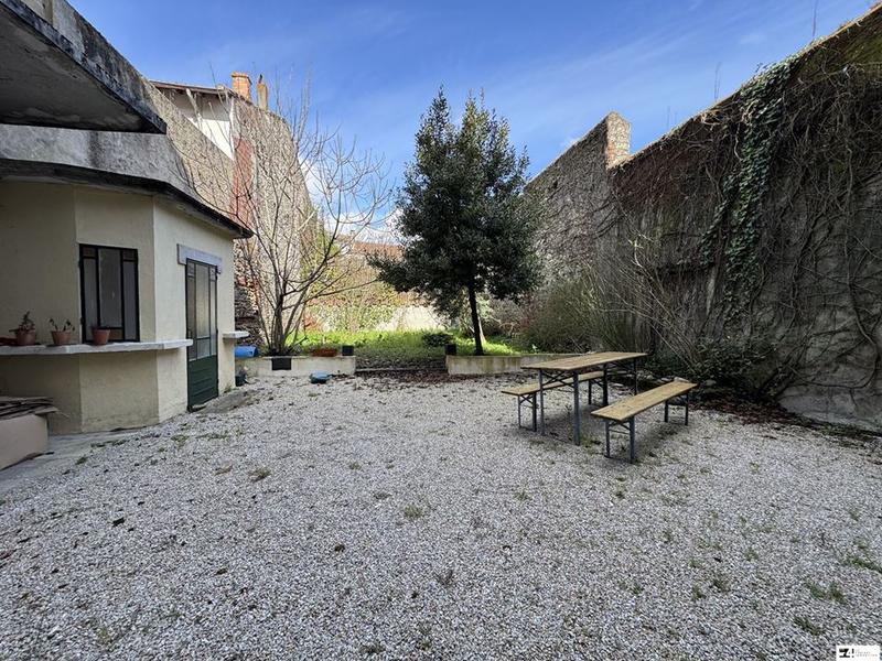Maison de ville - 230 m² - 11 pièces