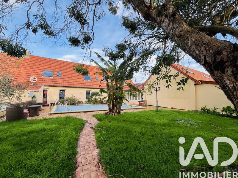 Maison - 325 m² - 13 pièces