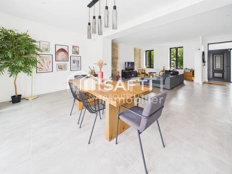 Maison - 205 m² - 6 pièces