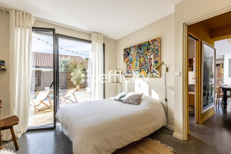 Maison - 180 m² - 8 pièces