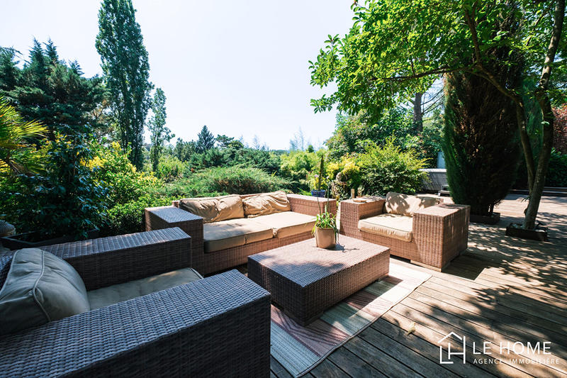 Maison - 260 m² - 7 pièces