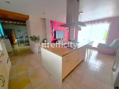 Maison - 210 m² - 7 pièces