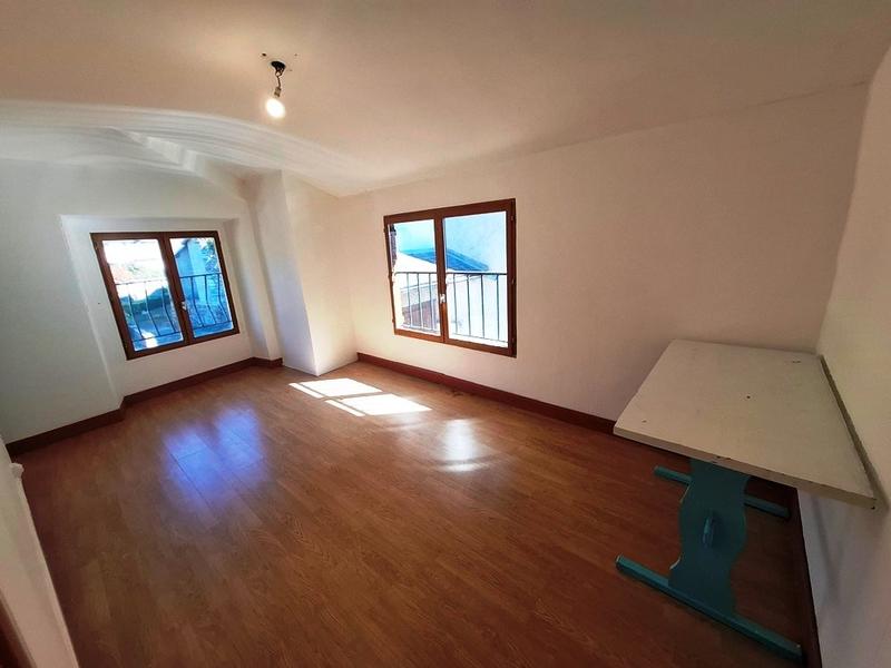 Maison traditionnelle - 240 m² - 11 pièces