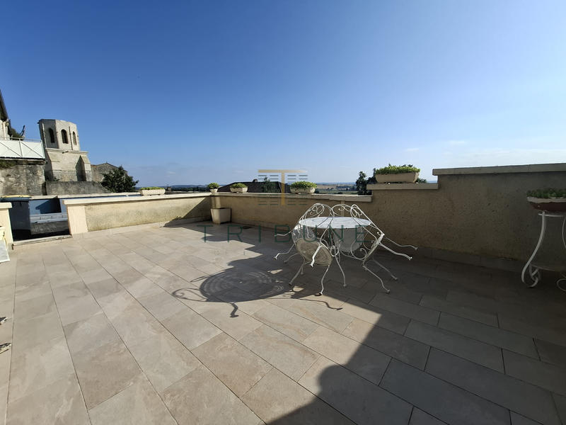 Maison - 325 m² - 12 pièces