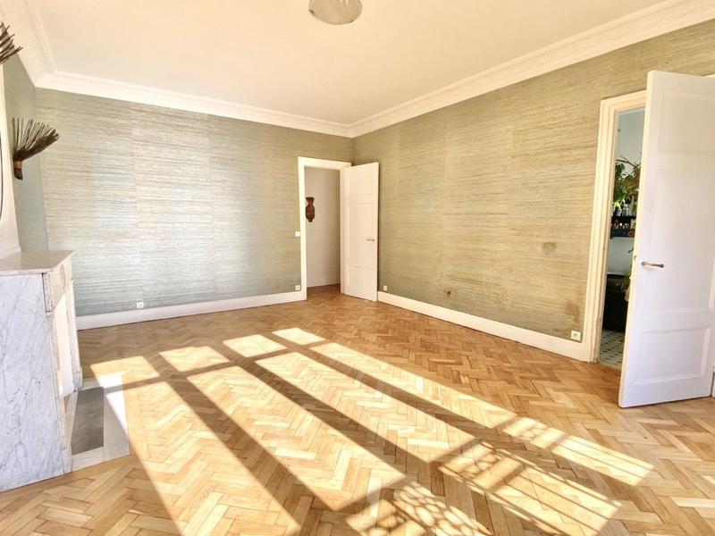 Appartement - 196 m² - 6 pièces