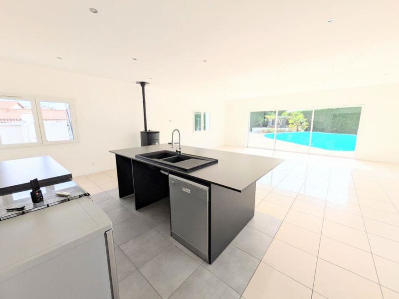 Maison - 280 m² - 7 pièces