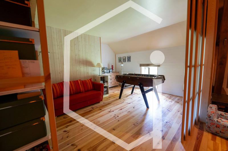 Propriété - 458 m² - 13 pièces