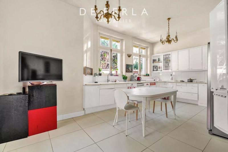 Hôtel particulier - 326 m² - 10 pièces