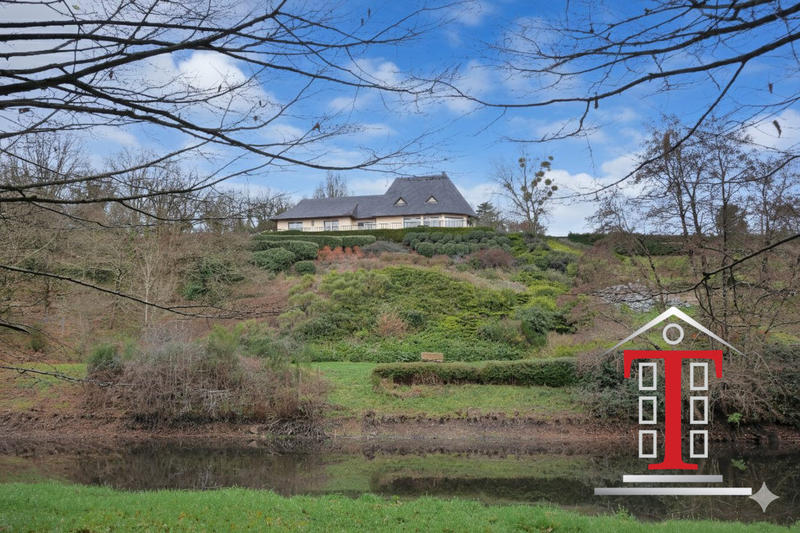 Maison traditionnelle - 230 m² - 9 pièces