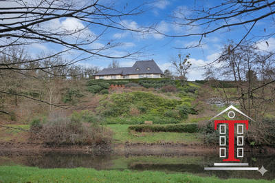 Maison traditionnelle - 230 m² - 9 pièces