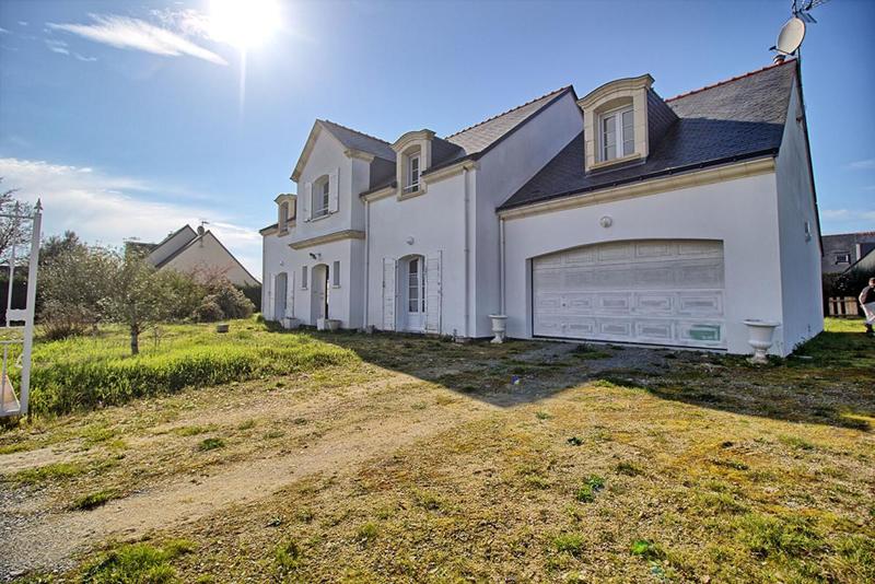 Maison - 240 m² - 9 pièces