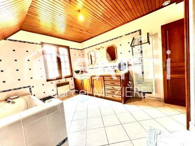 Maison - 180 m² - 7 pièces