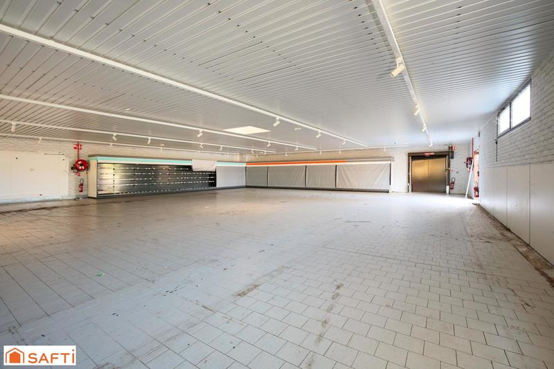 Local commercial - 255 m² - 1 pièce
