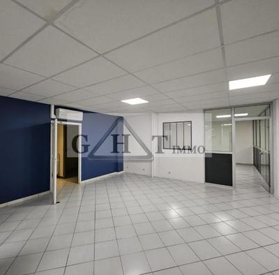 Local commercial - 311 m²