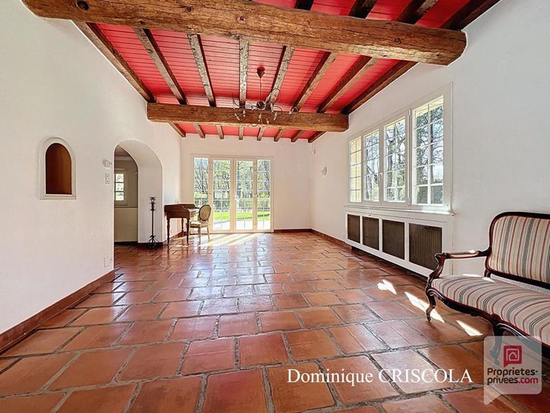 Maison - 300 m² - 12 pièces