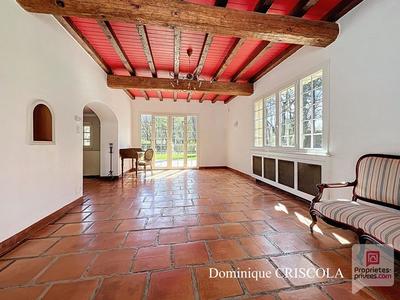 Maison - 300 m² - 12 pièces