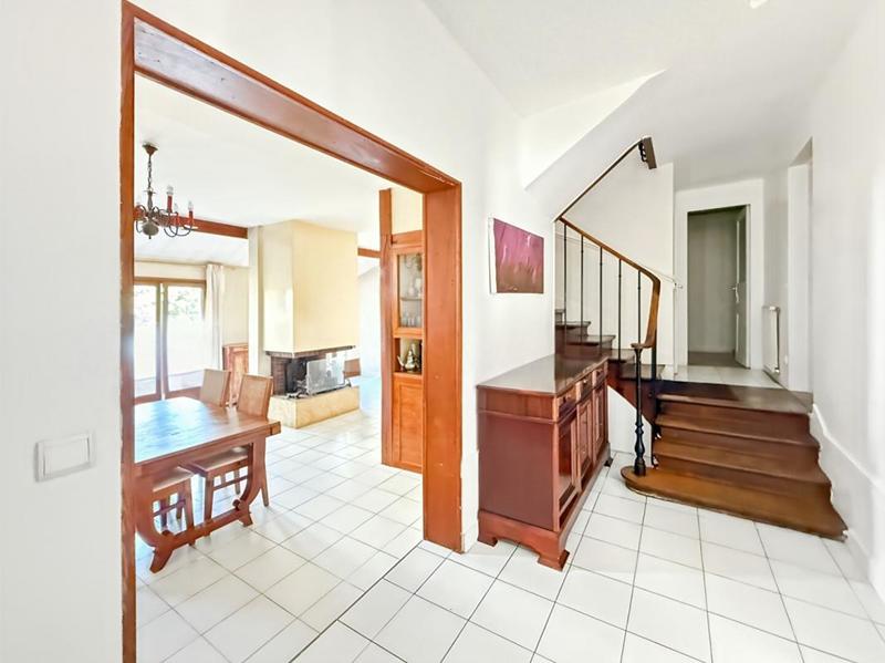 Maison - 231 m² - 8 pièces