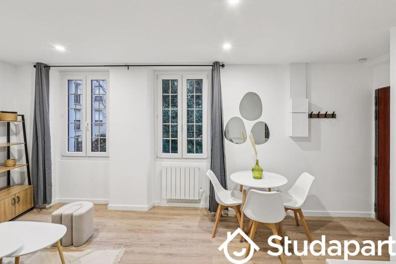 Chambre - 150 m² - 1 pièce