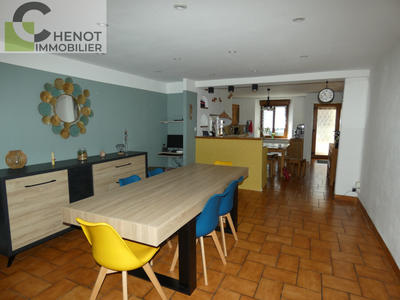 Propriété - 250 m² - 7 pièces