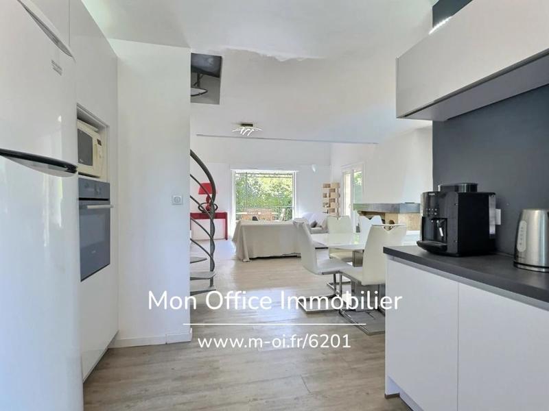 Maison - 250 m² - 10 pièces