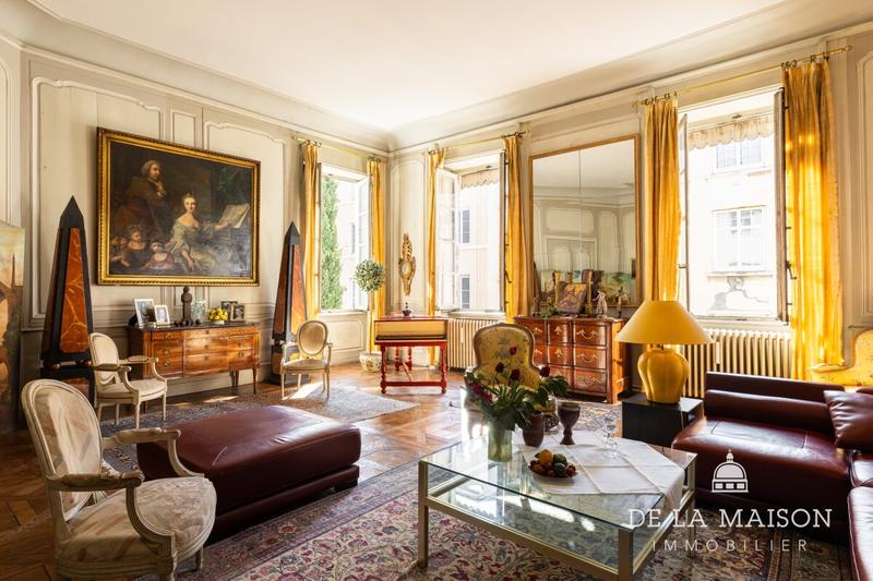 Appartement - 265 m² - 7 pièces