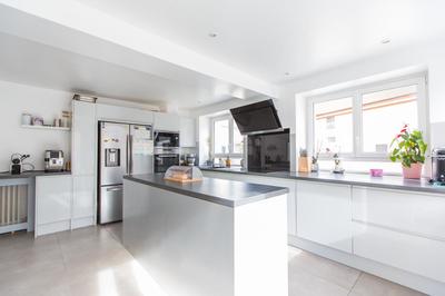 Propriété - 602 m² - 9 pièces