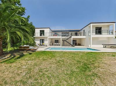 Villa - 245 m² - 7 pièces
