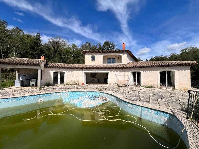 Maison - 225 m² - 6 pièces