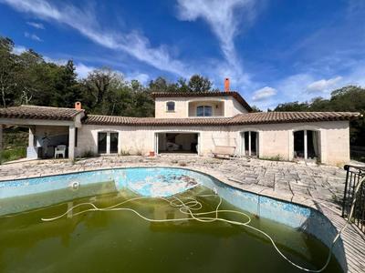 Maison - 225 m² - 6 pièces