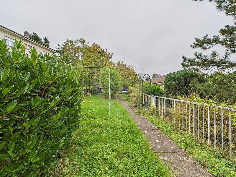 Maison - 230 m² - 8 pièces