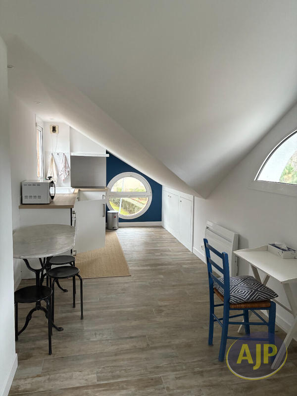 Maison - 260 m² - 10 pièces