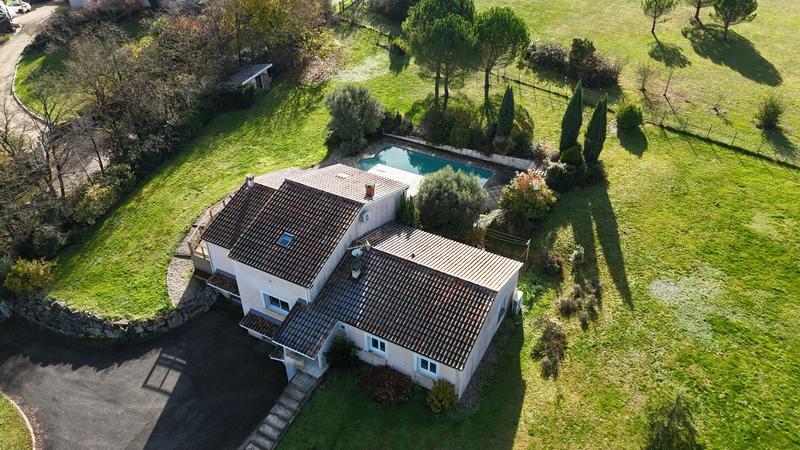 Maison traditionnelle - 183 m² - 6 pièces