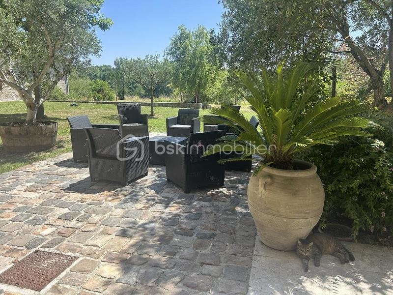 Propriété - 885 m² - 22 pièces