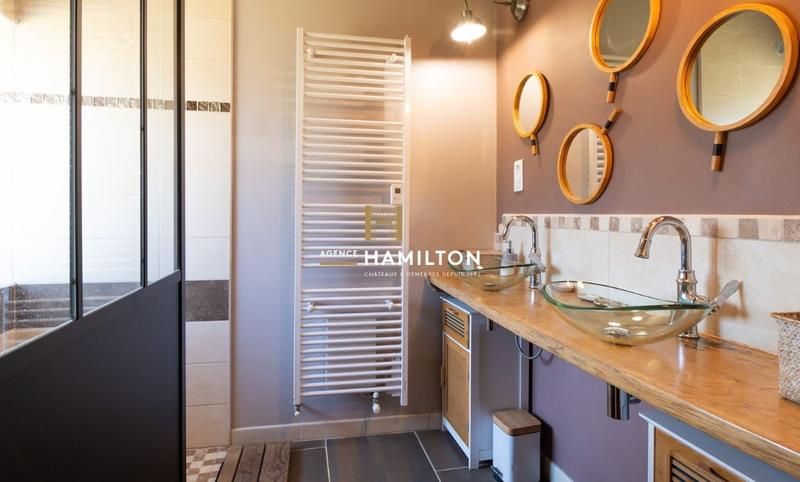 Propriété - 282 m² - 11 pièces