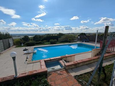 Maison - 330 m² - 8 pièces