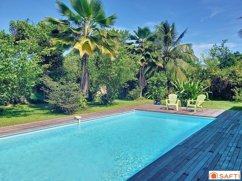 Maison - 140 m² - 5 pièces