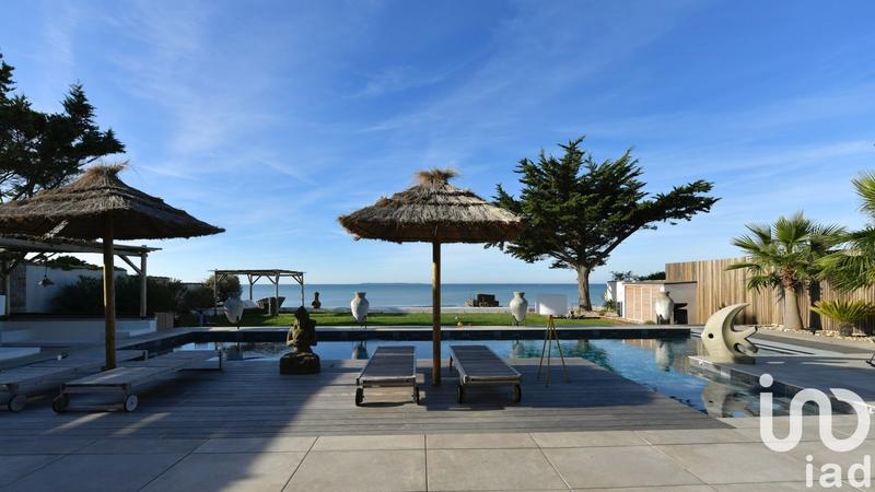 Maison - 240 m² - 7 pièces