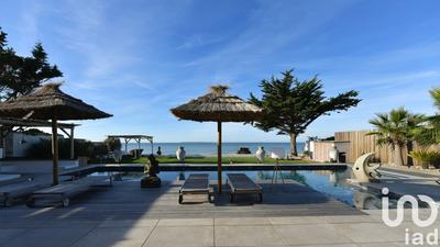 Maison - 240 m² - 7 pièces