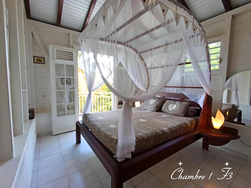 Maison - 445 m² - 11 pièces