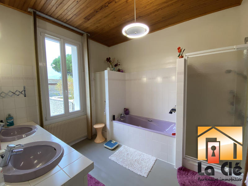 Maison traditionnelle - 156 m² - 5 pièces