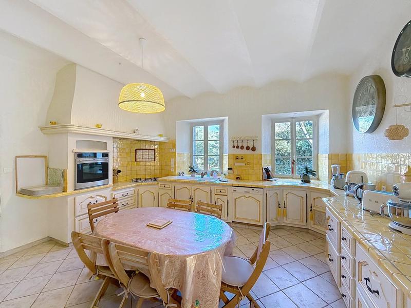 Maison - 397 m² - 8 pièces