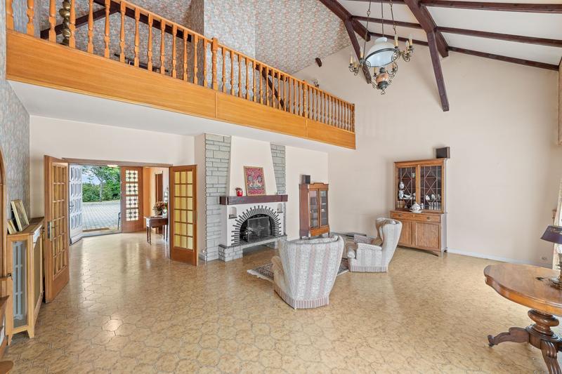 Maison - 304 m² - 9 pièces