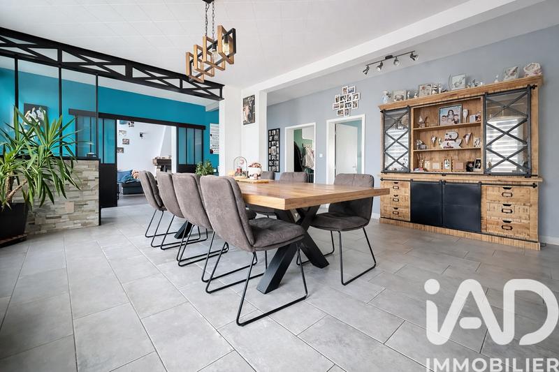 Maison - 223 m² - 8 pièces