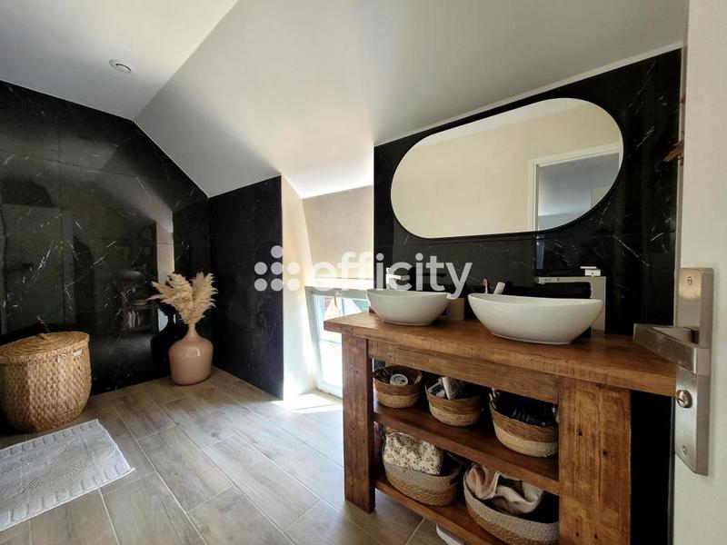 Maison - 181 m² - 6 pièces