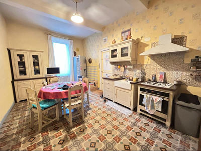 Maison - 280 m² - 8 pièces