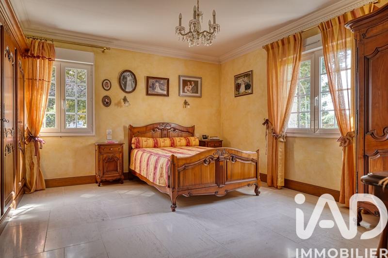 Maison - 290 m² - 8 pièces