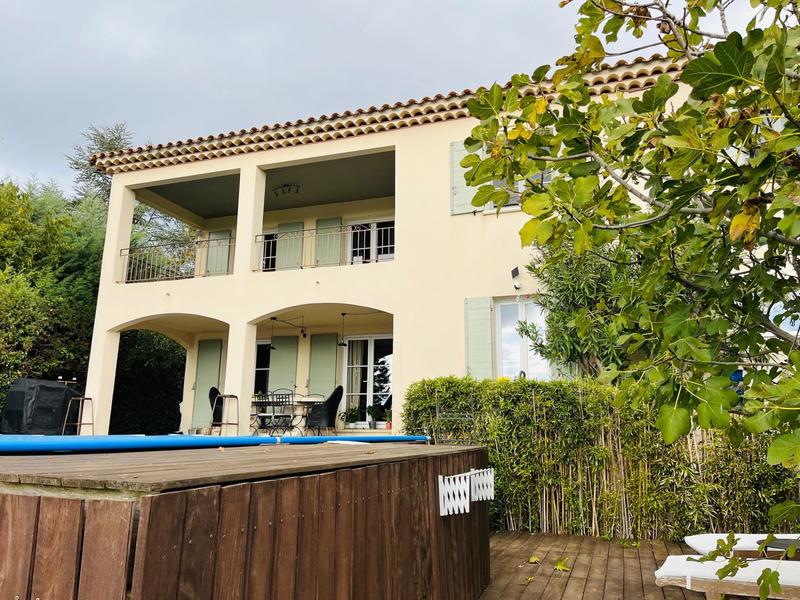Villa - 220 m² - 7 pièces